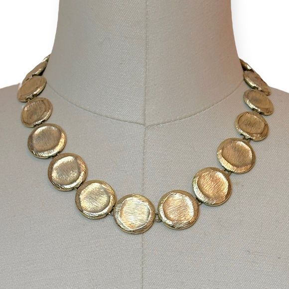 Vintage Hammered Gold Tone Metal Necklace And Earrings Set - Picture 7 of 8